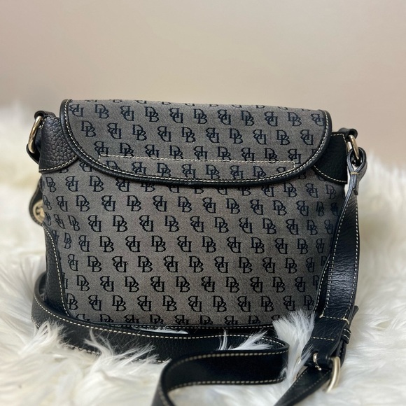 Dooney &Bourke Elegant Black Patterned Crossbody Bag - Picture 3 of 13